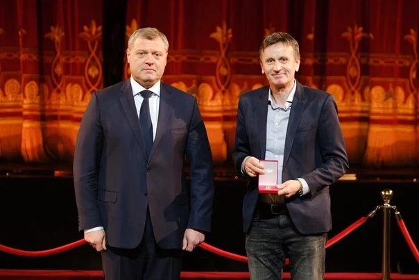 Губернатор Астраханской области Игорь Бабушкин, вручил заслуженные награды работникам Астраханского драматического театра! 